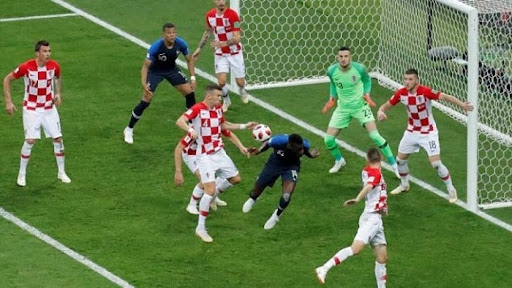 Bong cham tay la gi 1 Lỗi bóng chạm tay khá phổ biến khi thi đấu túc cầu